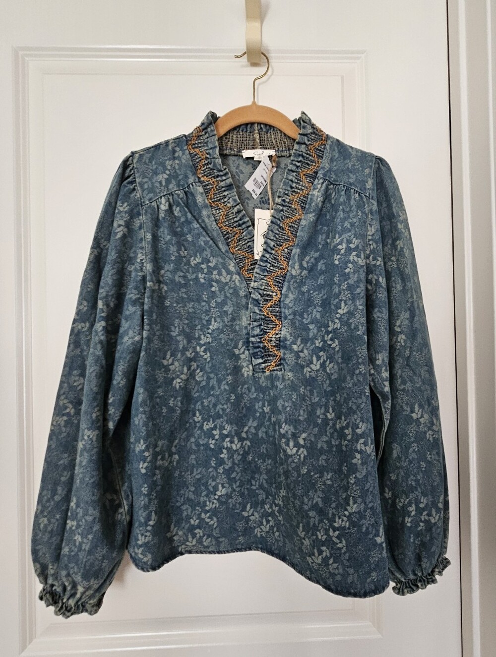 NWT - Easel Los Angeles